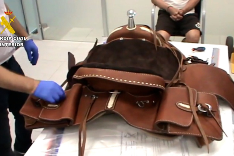 Silla de montar de caballo donde se ocultaban 5 kg. de cocaína Silla de montar de caballo donde se ocultaban 5 kg. de cocaína