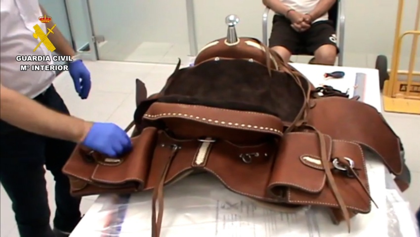 Intervenidos en Guadalajara cinco kilos de cocaína escondidos en una silla de montar a caballo