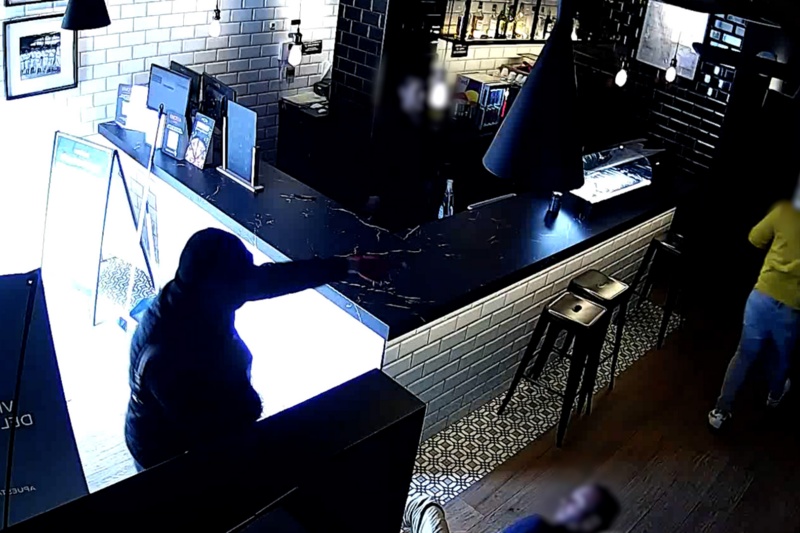 Detenido un hombre que empuñando un cuchillo y un martillo intentó robar un local de apuestas en Náquera (Valencia)