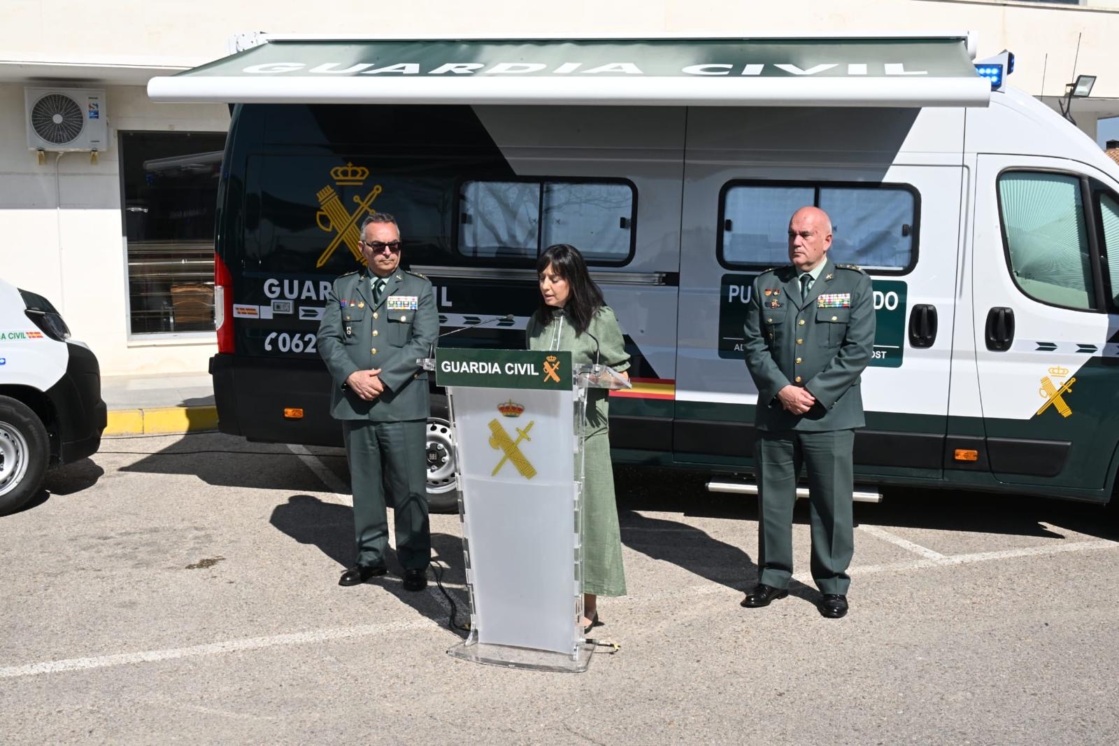 Directora general de la Guardia Civil presentando oficinas móviles de atención a la ciudadanía