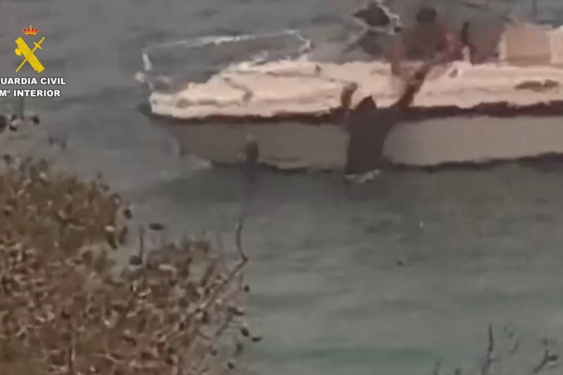 Desarticulada una organización criminal que favorecía la migración irregular en Melilla Desarticulada una organización criminal que favorecía la migración irregular en Melilla