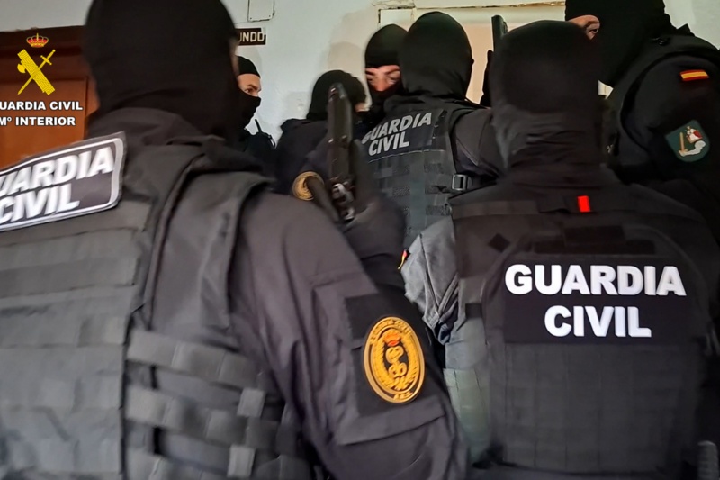 Entrada y registro a una de las viviendas