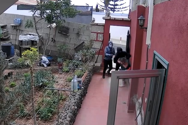 Detenido uno de los autores de un violento asalto a una mujer para robar en su vivienda en Tenerife