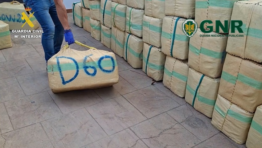 La Guardia Civil y la GNR portuguesa incautan 10.600 kg de hachís y desarticulan una organización dedicada al narcotráfico