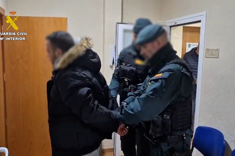 La Guardia Civil detiene a una persona por el homicidio de un vecino de la localidad de Cebolla (Toledo) La Guardia Civil detiene a una persona por el homicidio de un vecino de la localidad de Cebolla (Toledo)