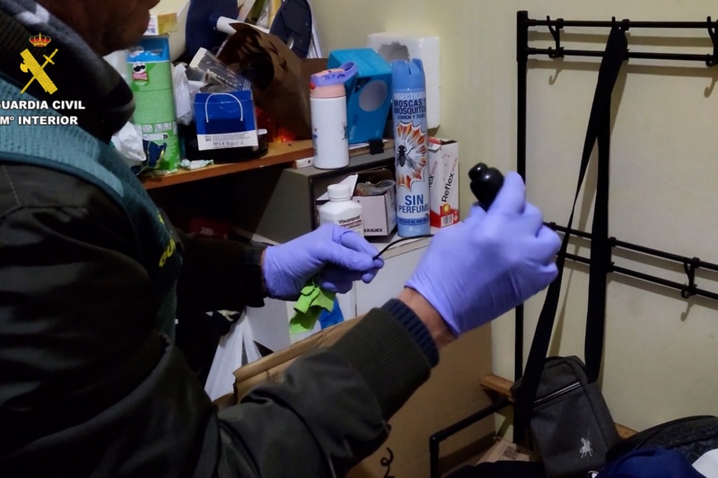 Detenido un hombre por instalar una cámara oculta en el dormitorio de una vivienda en Pilas, Sevilla