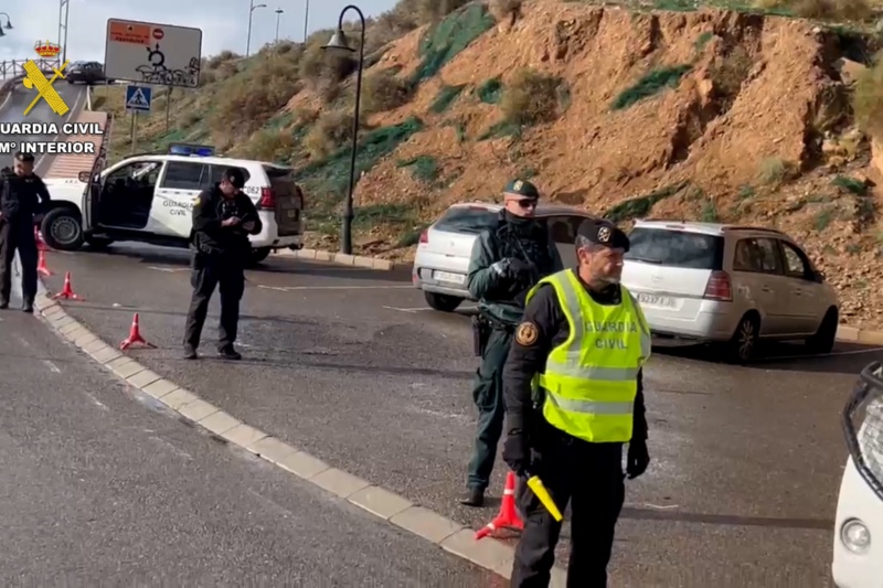 Detenidas 17 personas por favorecimiento de migración irregular y contrabando en las costas de Almería