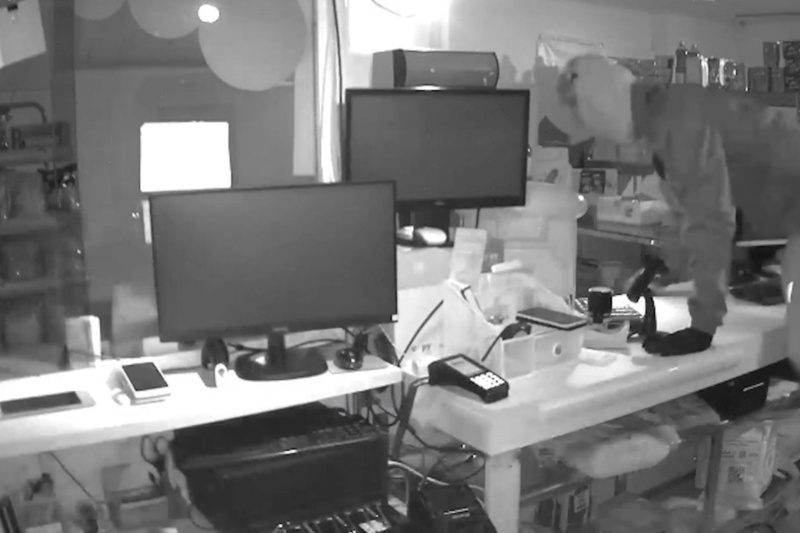 Imágenes de una cámara de seguridad donde sale uno de los detenido en la op. Plomba Imágenes de una cámara de seguridad donde sale uno de los detenido en la op. Plomba