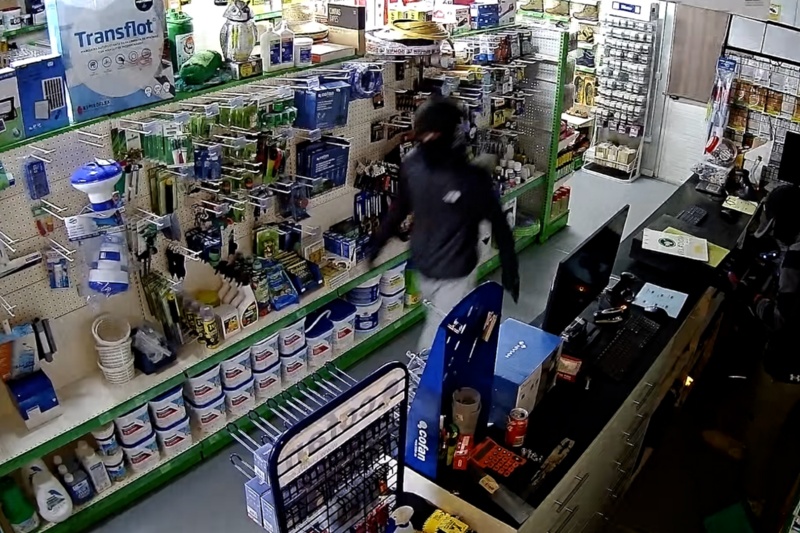 Imágenes de una cámara de seguridad donde sale uno de los detenido en la op. Plomba Imágenes de una cámara de seguridad donde sale uno de los detenido en la op. Plomba
