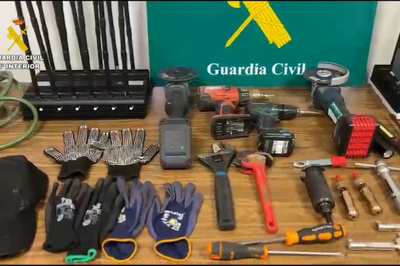 exposición de dinero, herramientas y otros intervenidos en la op. Plomba exposición de dinero, herramientas y otros intervenidos en la op. Plomba
