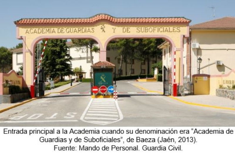 Entrada principal a la Academia cuando su denominación era ¿Academia de Guardias y de Suboficiales¿, de Baeza (Jaén, 2013). Fuente: Mando de Personal. Guardia Civil.