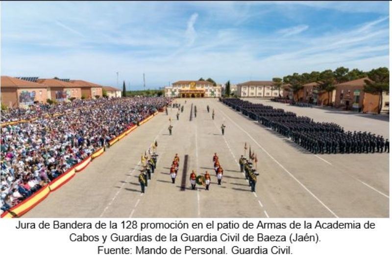 Jura de Bandera de la 128 promoción en el patio de Armas de la Academia de Cabos y Guardias de la Guardia Civil de Baeza (Jaén).  Fuente: Mando de Personal. Guardia Civil.