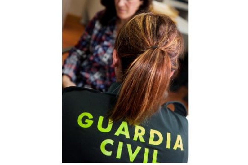 Intervención del EMUME ante un caso en el ámbito de la Violencia de Género.  Fuente: Oficina de Relaciones Informativas y Sociales. Guardia Civil.
