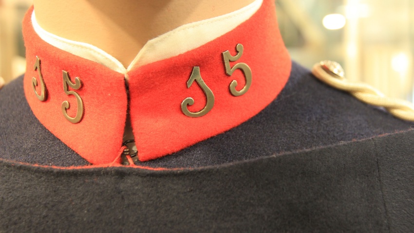 29 de julio de 1889. Colocación del número del Tercio en el cuello de las prendas de uniforme