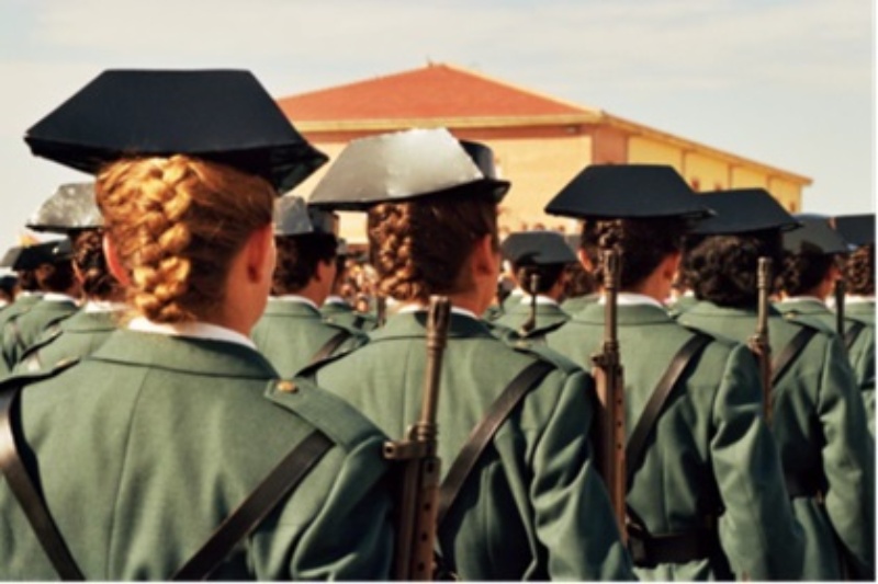 Primera promoción de mujeres en la Guardia Civil
