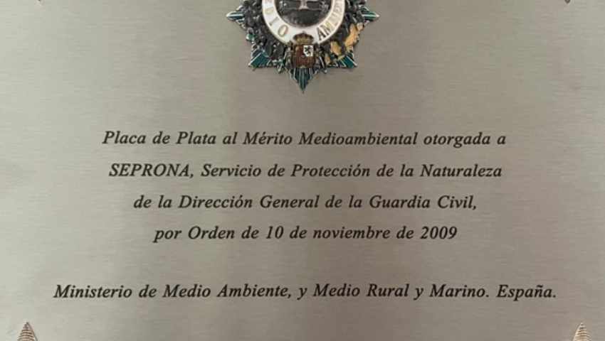 10 de noviembre de 2009. Concesión de la placa al mérito medioambiental a la Jefatura del Servicio de Protección de la Naturaleza