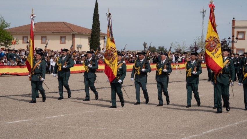8 de marzo de 1854. Concesión de la primera bandera nacional a la Guardia Civil
