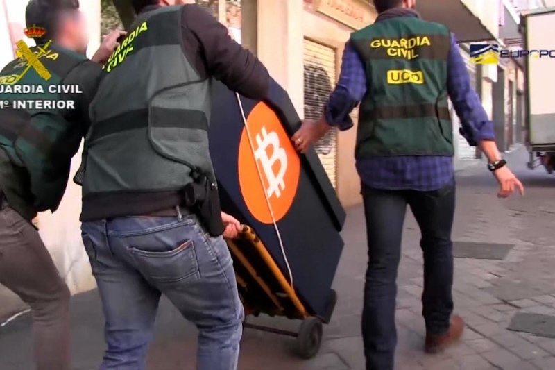 26 de marzo de 2019. Primera aprehensión en España de cajeros de criptodivisas