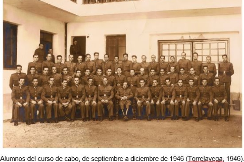Alumnos del curso de cabo, de septiembre a diciembre de 1946 (Torrelavega, 1946).  Fuente: Centro de Fotografía Histórica de la Guardia Civil.