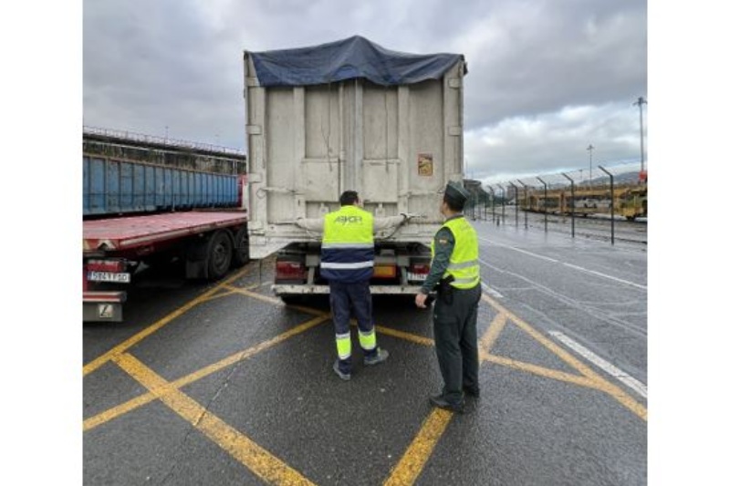 Imágenes de un guardia civil de Fiscal y Fronteras prestando servicio en Rentería (Guipúzcoa, 2024). Fuente: Jefatura Fiscal y de Fronteras. Guardia Civil.