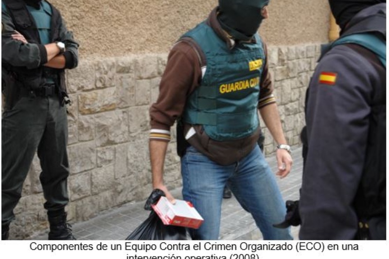 Componentes de un Equipo Contra el Crimen Organizado (ECO) en una intervención operativa (2008).  Fuente: Unidad Central Operativa. Guardia Civil.
