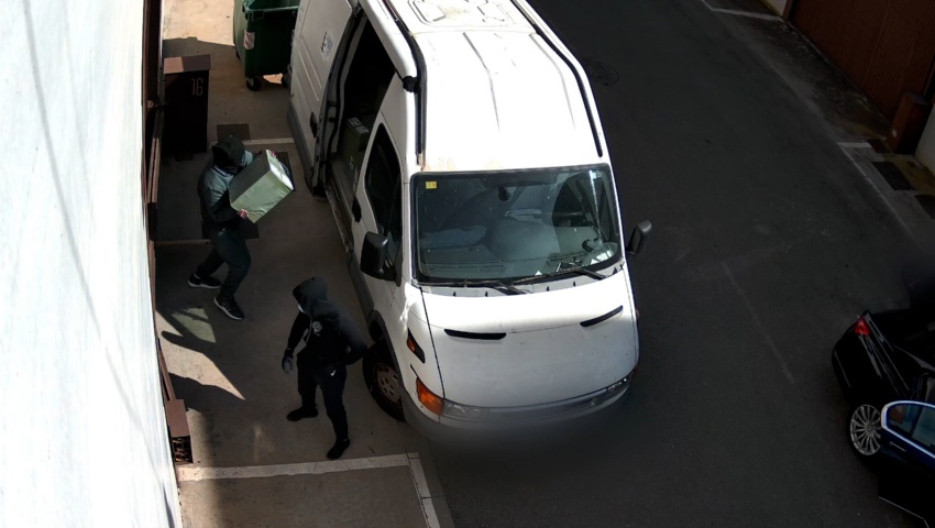 Desmantelada una banda de aluniceros por robar con fuerza armas, jamones y cigarrillos electrónicos en Sevilla