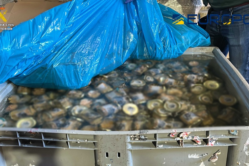 La Guardia Civil incauta en una empresa riojana 120.000 botes de conserva de atún y 45.000 litros de aceite