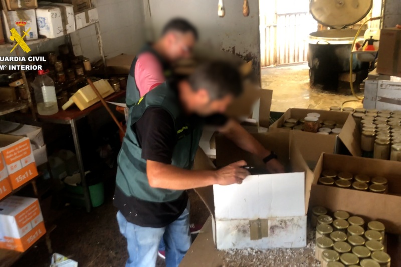 Detenido por vender dos toneladas y media de conservas sin control sanitario en Cantabria