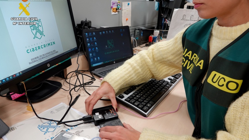 La Guardia Civil detiene a un padre que agredía sexualmente de su hija de 6 meses tras localizar un vídeo en la Deep Web