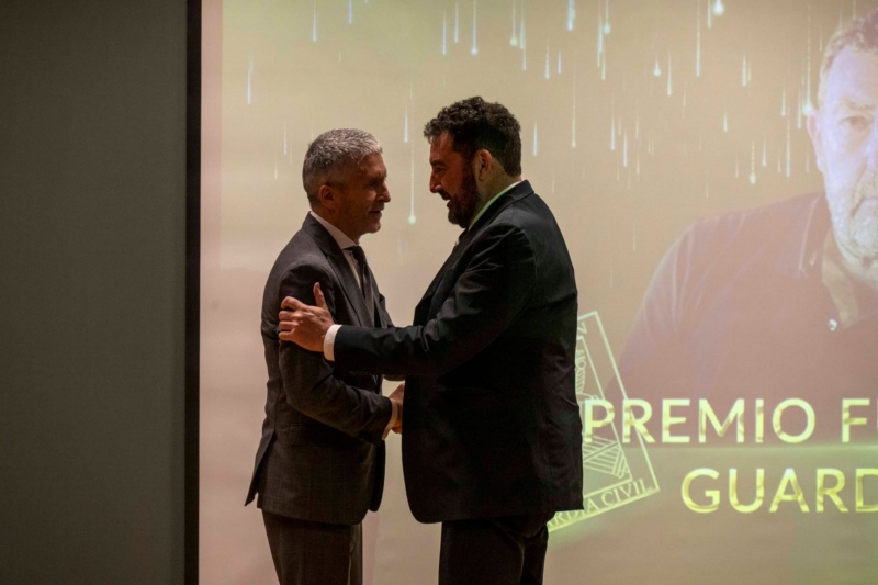 Grande-Marlaska destaca “el férreo compromiso con el bienestar y el progreso social” de los galardonados con los premios Guardia Civil 2023