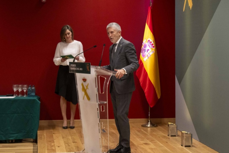 Grande-Marlaska destaca “el férreo compromiso con el bienestar y el progreso social” de los galardonados con los premios Guardia Civil 2023