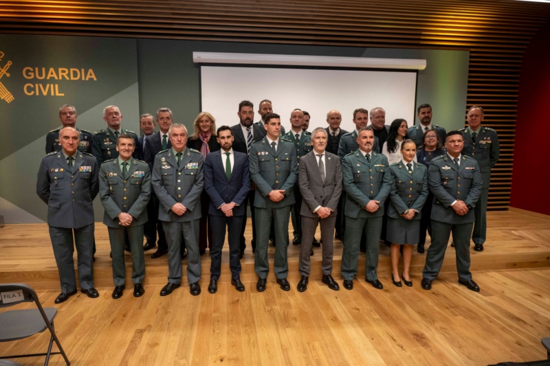 Grande-Marlaska destaca “el férreo compromiso con el bienestar y el progreso social” de los galardonados con los premios Guardia Civil 2023