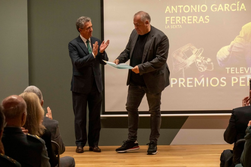 Grande-Marlaska destaca “el férreo compromiso con el bienestar y el progreso social” de los galardonados con los premios Guardia Civil 2023