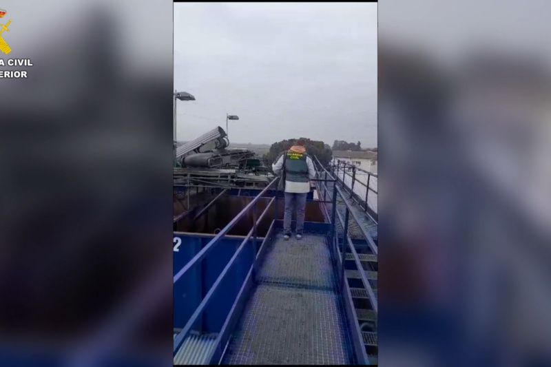 La Guardia Civil detiene en Sevilla a dos personas que estafaron a 18 agricultores en la compra de su aceituna