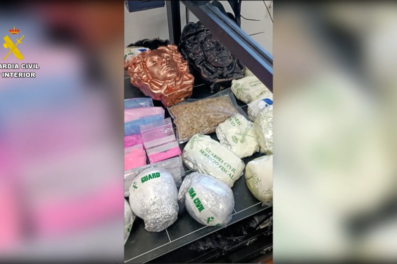 La Guardia Civil detiene a 40 personas en Sevilla por enviar droga a través de servicios de mensajería