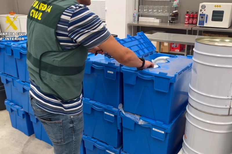 La Guardia Civil desmantela en Málaga un laboratorio clandestino dedicado a fabricar productos con alto contenido en CBD