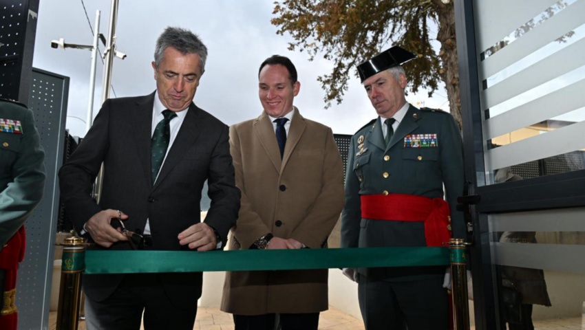 El director general de la Guardia Civil inaugura el cuartel de San Esteban de Gormaz (Soria)