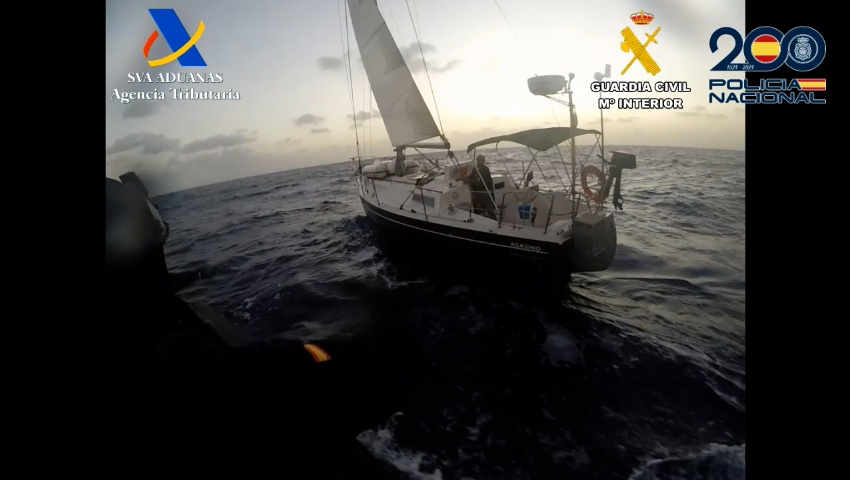 Interceptado un velero en aguas al oeste de Canarias que transportaba 200 kilos de cocaína