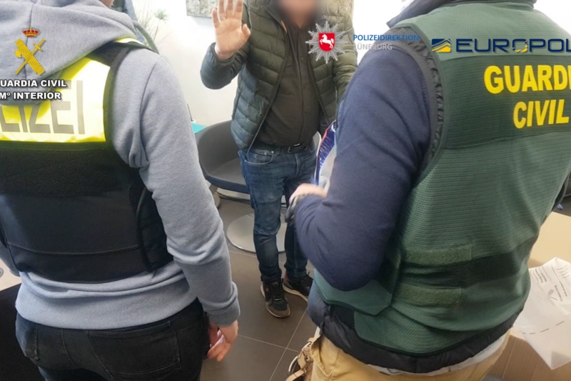 Detenidas dos personas que habrían estafado 146 millones de euros a ciudadanos alemanes mediante una cooperativa de consumidores