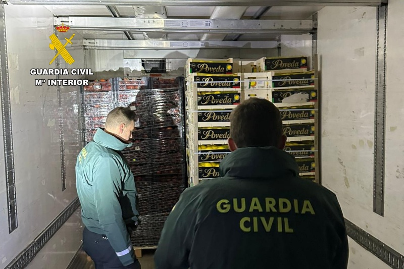 La Guardia Civil incauta casi 1.200 kilos de hachís ocultos en el sistema de refrigeración de un camión que transportaba fruta a Italia