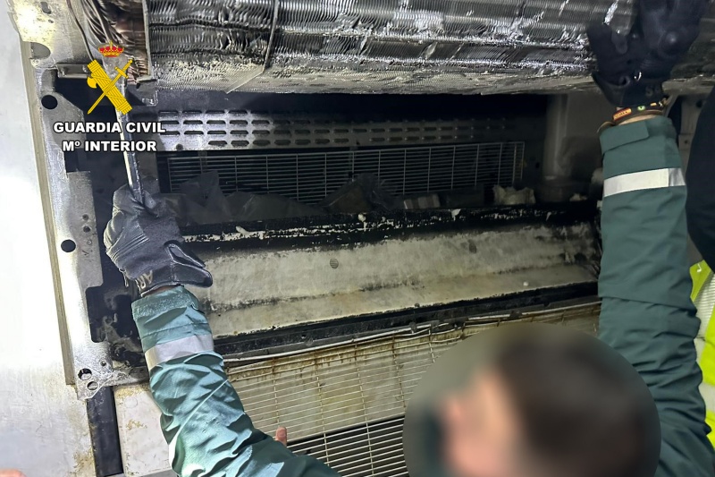 La Guardia Civil incauta casi 1.200 kilos de hachís ocultos en el sistema de refrigeración de un camión que transportaba fruta a Italia