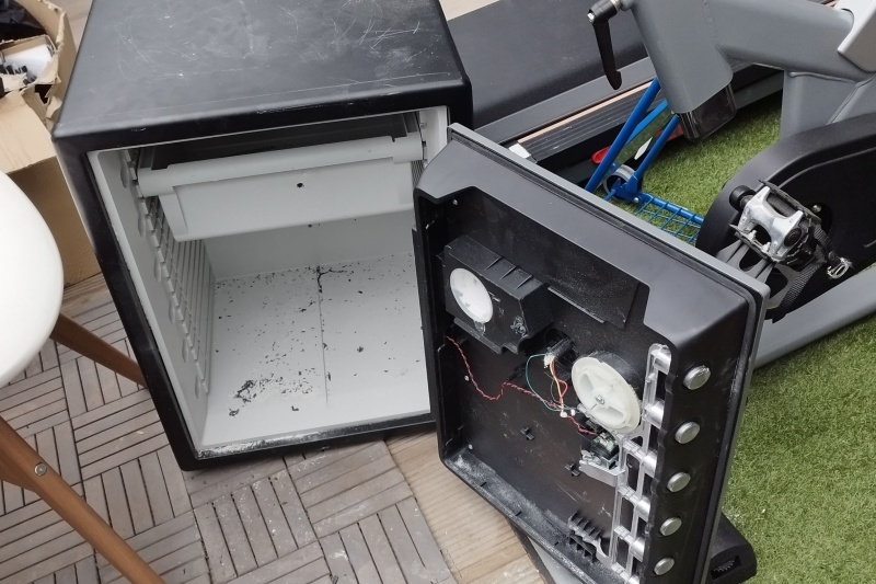 Detenidos tres estafadores que lograron hasta ocho millones de euros con una web que simulaba realizar trámites oficiales