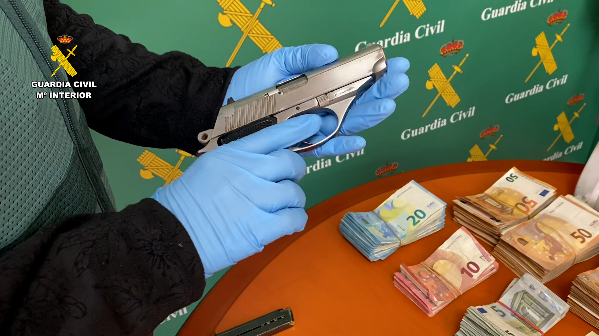 Detenidas en Málaga y Valencia cuatro personas por vender armas a organizaciones criminales
