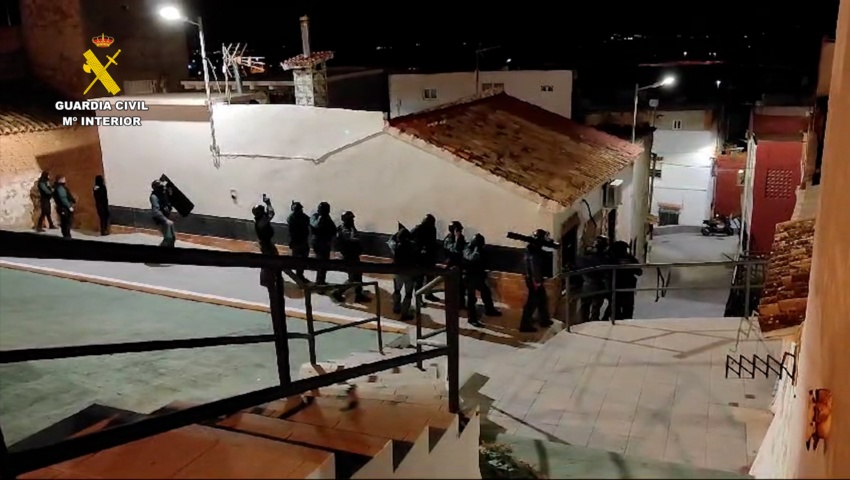 Detenidos una abuela y su nieto menor de edad por traficar con droga
