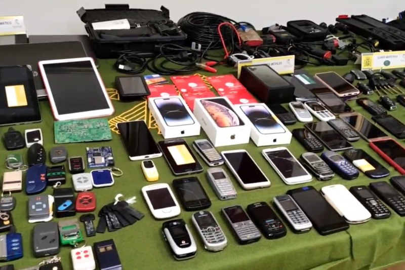 La Guardia Civil desarticula una organización que robaba coches de alta gama para venderlos y blanquear el dinero con criptomonedas