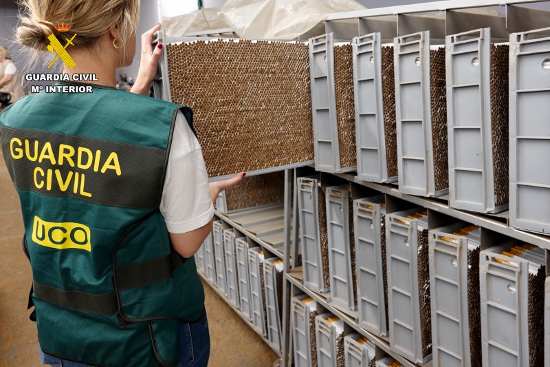 La Guardia Civil interviene cerca de 33 toneladas de hoja de tabaco y 6 millones de cigarrillos falsificados