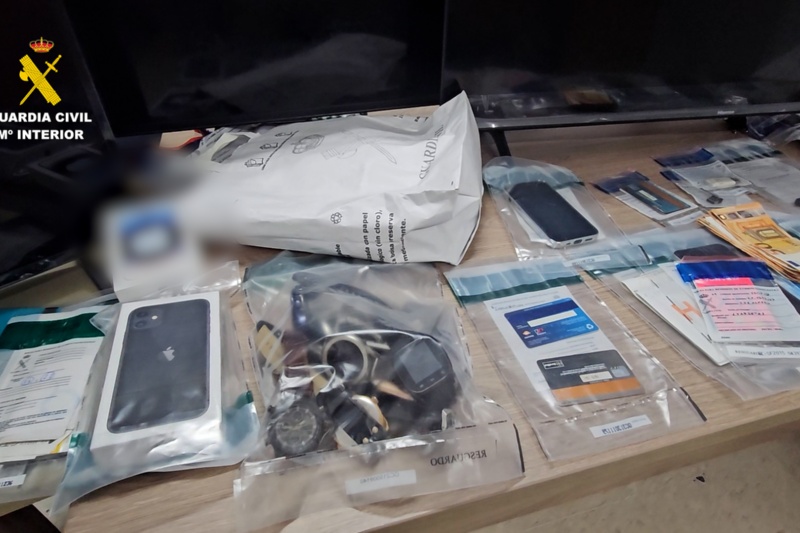 Detenidas ocho personas en Almería por estafar más de medio millón de euros con el método “Man in the middle”