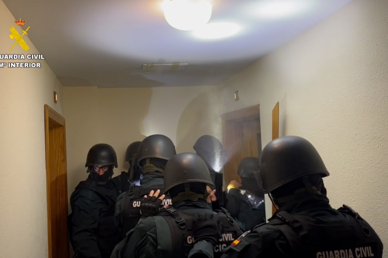 Detenidas ocho personas en Almería por estafar más de medio millón de euros con el método “Man in the middle”