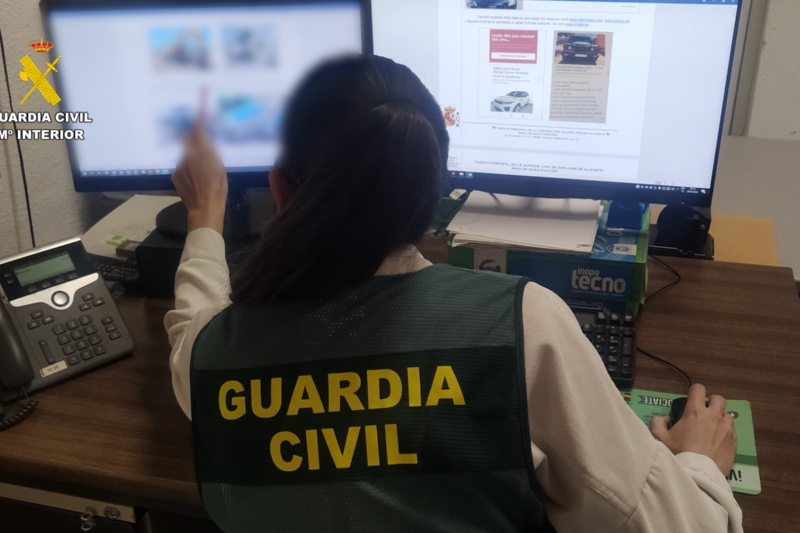Detenidas 30 personas por estafar más de un millón de euros mediante el método “Man in the middle”