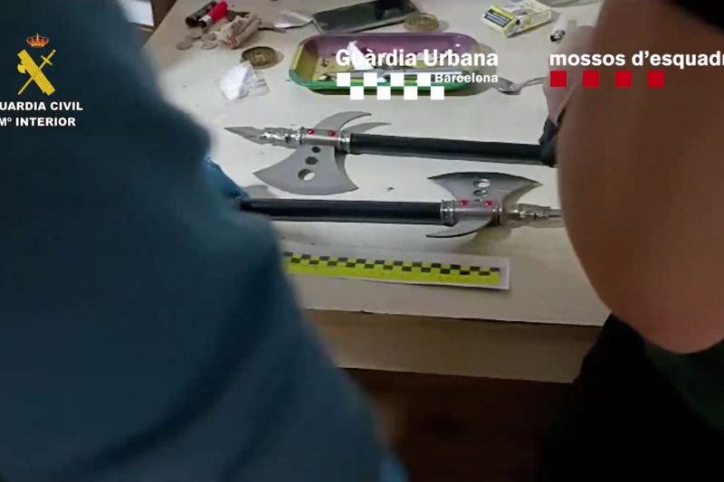 Desarticulada en Barcelona una organización criminal juvenil de inspiración grupal latina, multidelictiva y violenta, dedicada al tráfico de drogas e implicada en agresiones con armas blancas, robos y estafas bancarias